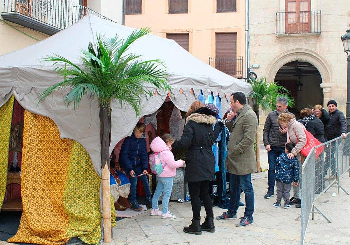 La jaima que fue instalada estas Navidades en la plaza del Ayuntamiento de Yecla.