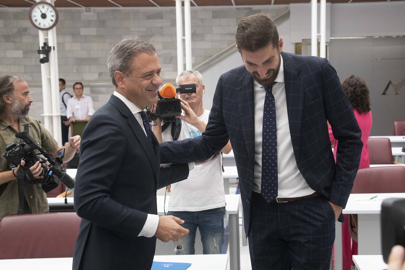 La primera sesión del debate de investidura, en imágenes