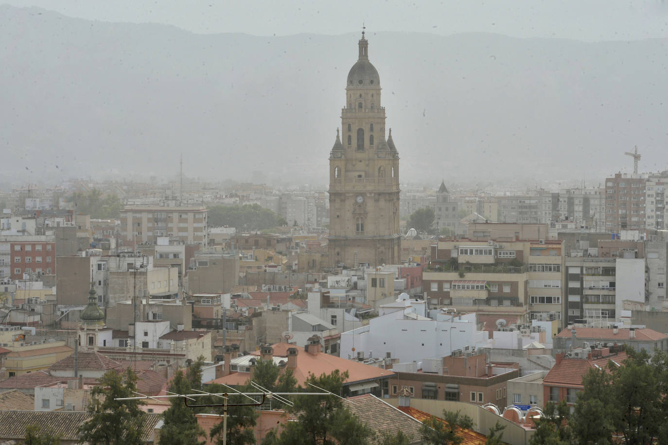 Las imágenes del tercer día de calima en Murcia