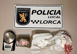 Droga incautada en la la intervención policial.