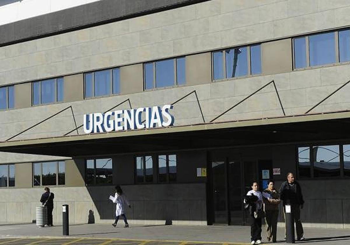 Entrada de Urgencias del hospital Los Arcos, en San Javier.