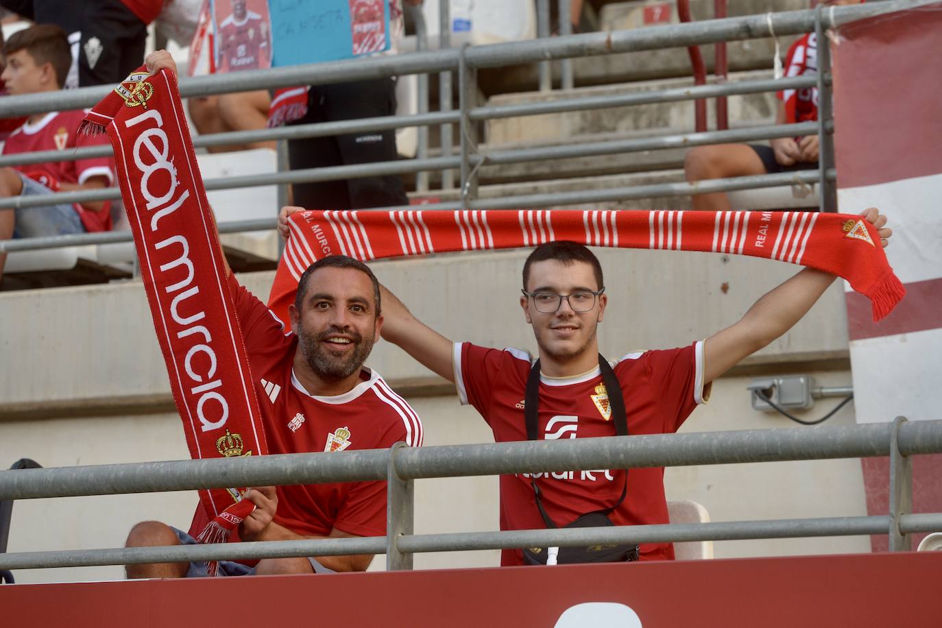 La derrota del Real Murcia frente al Atlético Sanluqueño, en imágenes