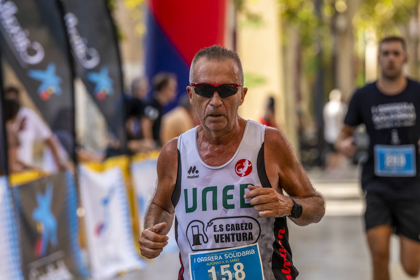 La I Carrera Solidaria Alfonso X de la Feria de Murcia, en imágenes