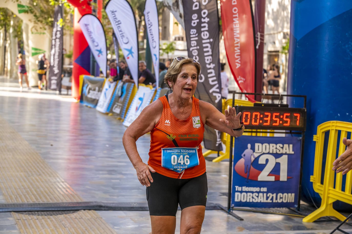 La I Carrera Solidaria Alfonso X de la Feria de Murcia, en imágenes