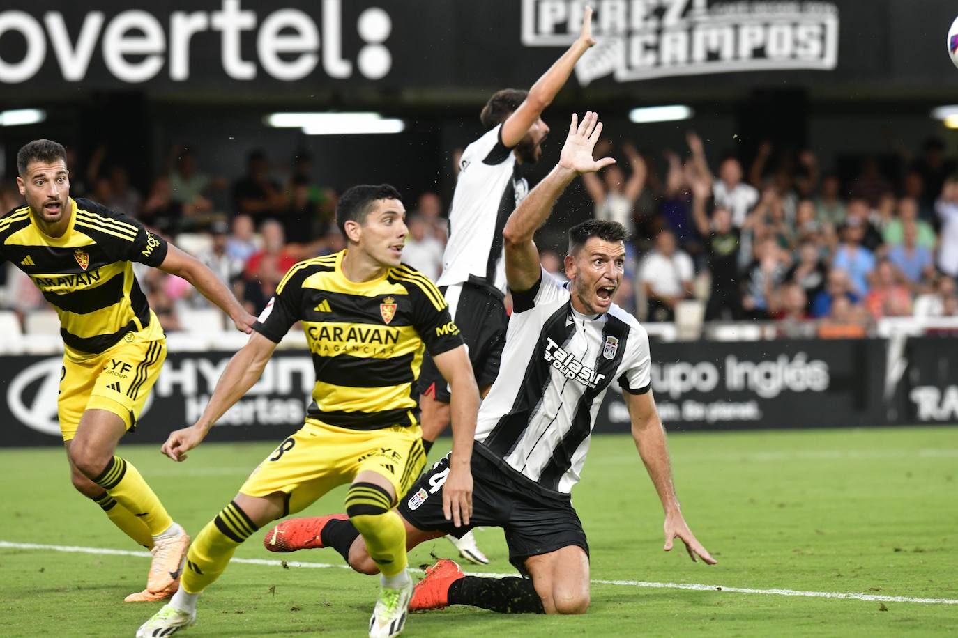 La derrota del Cartagena frente al Real Zaragoza, en imágenes