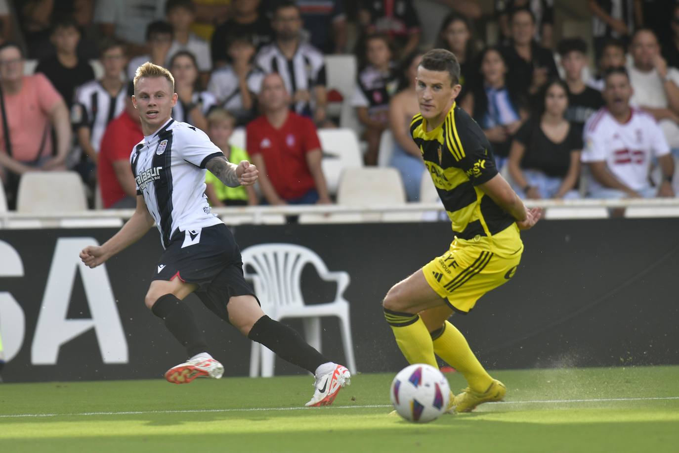 La derrota del Cartagena frente al Real Zaragoza, en imágenes