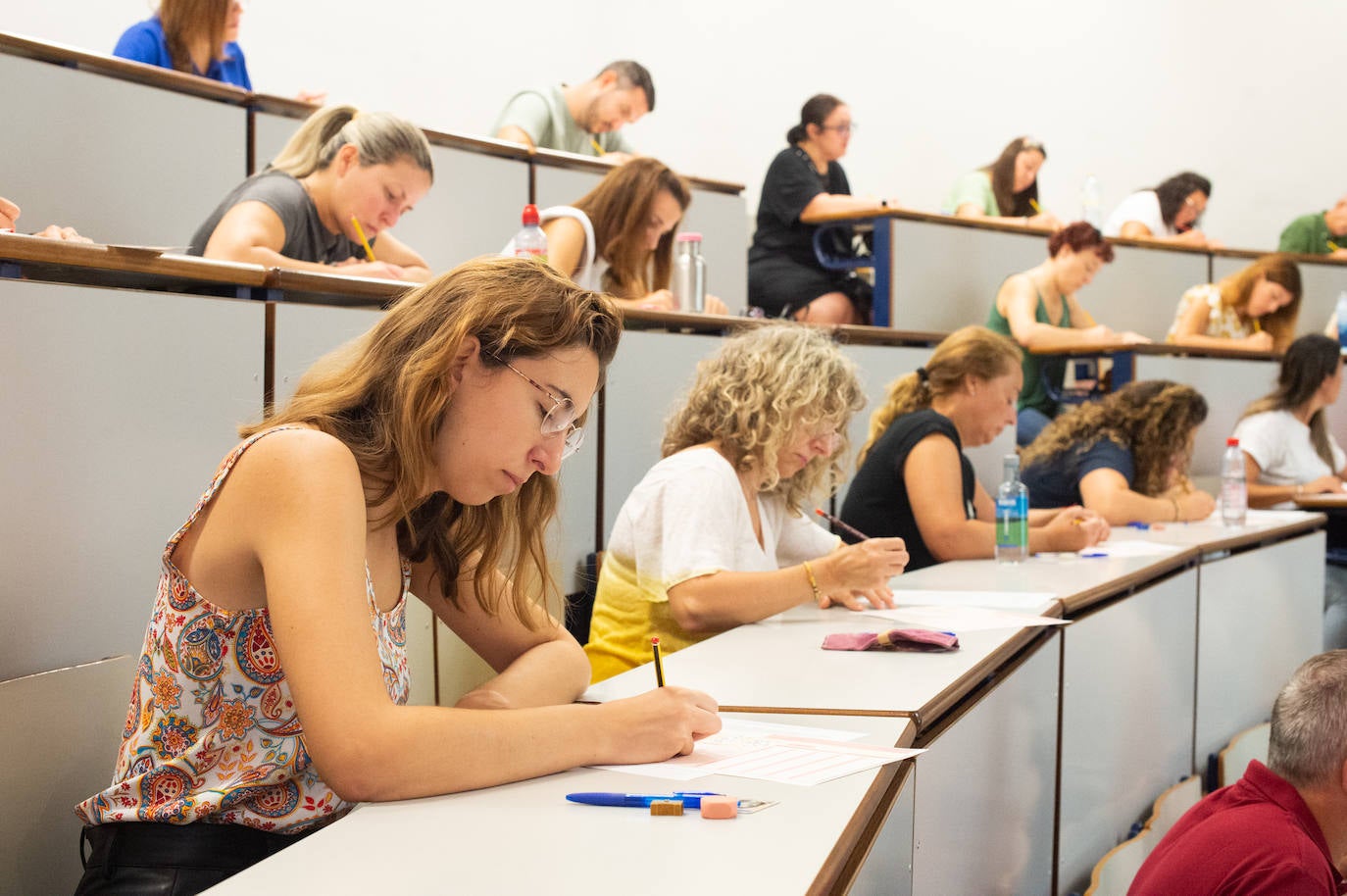 Las oposiciones a auxiliar educativo de 2023 en la Región de Murcia, en imágenes