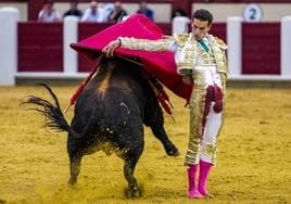 El diestro Fernando Adrián, el pasado jueves, durante una corrida en Valladolid.