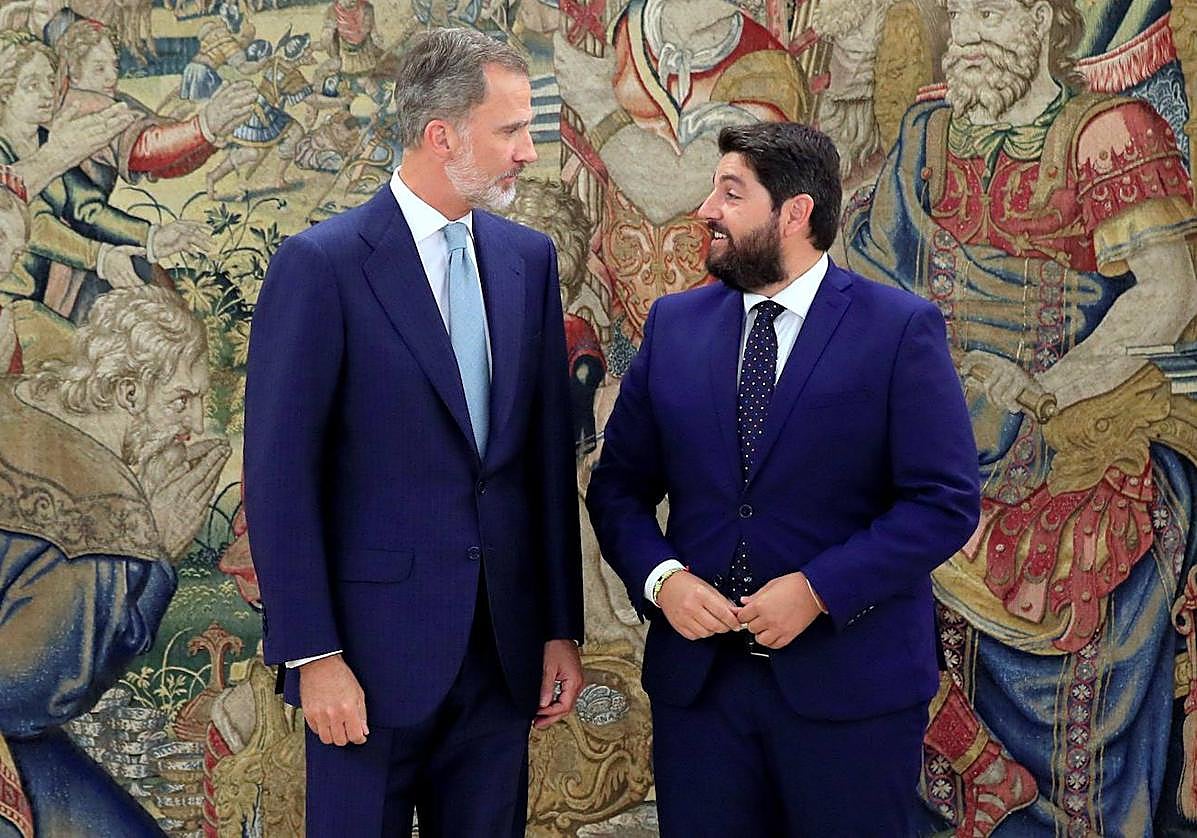 Felipe VI y Fernando López Miras, en un encuentro anterior en la Zarzuela.
