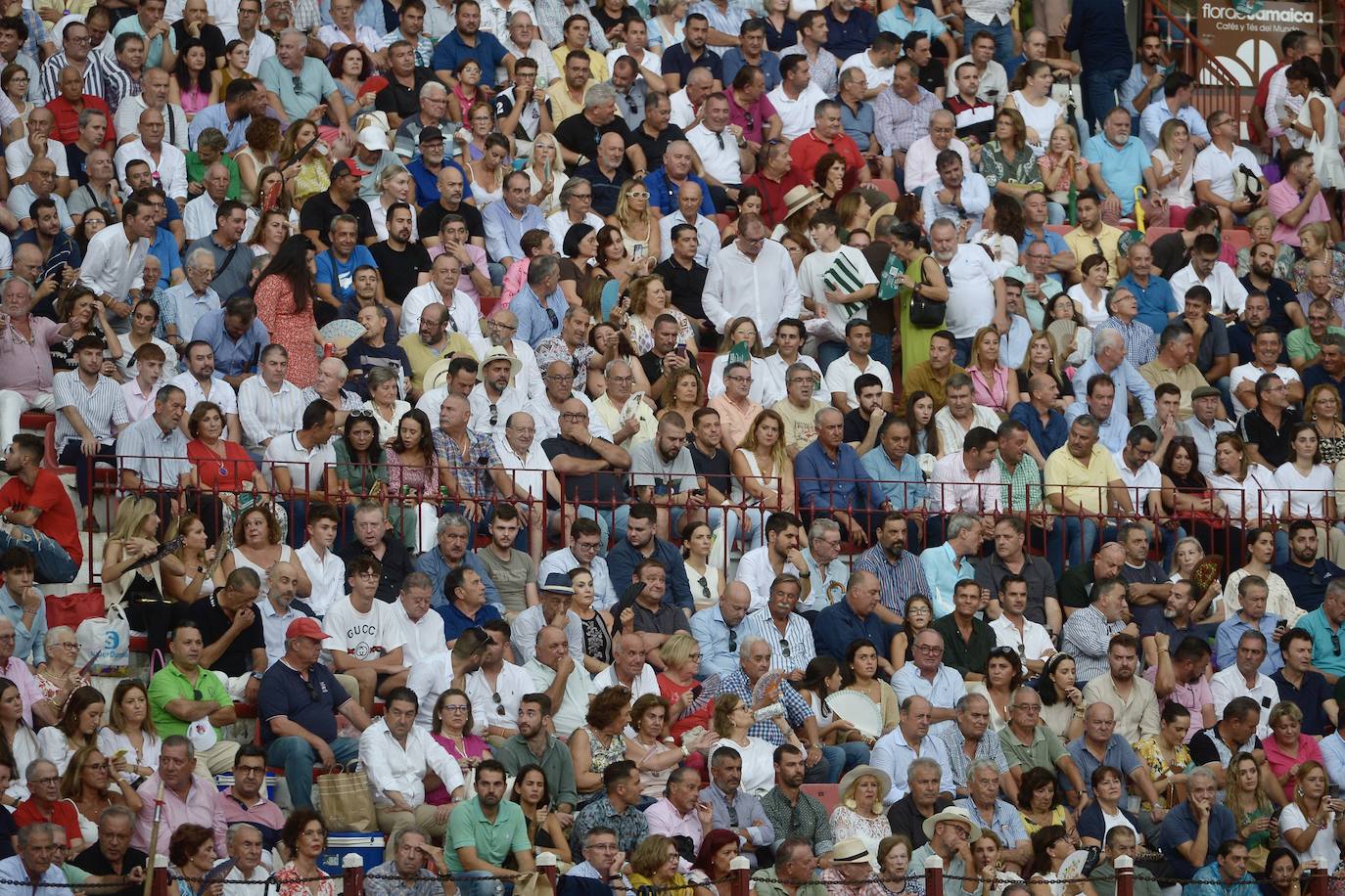 Las imágenes de los asistentes a la corrida de La Romería