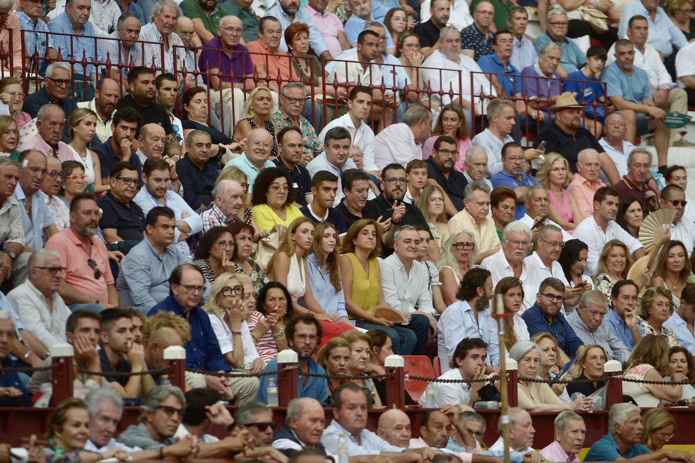 Las imágenes de los asistentes a la corrida de La Romería