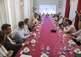 Los miembros de la Mesa de la Formación, en el Palacio Consistorial.