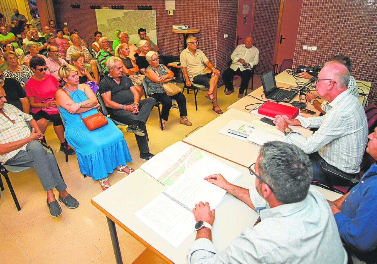 La reunión se celebró ayer por la tarde en el Centro de Mayores de Barriomar.