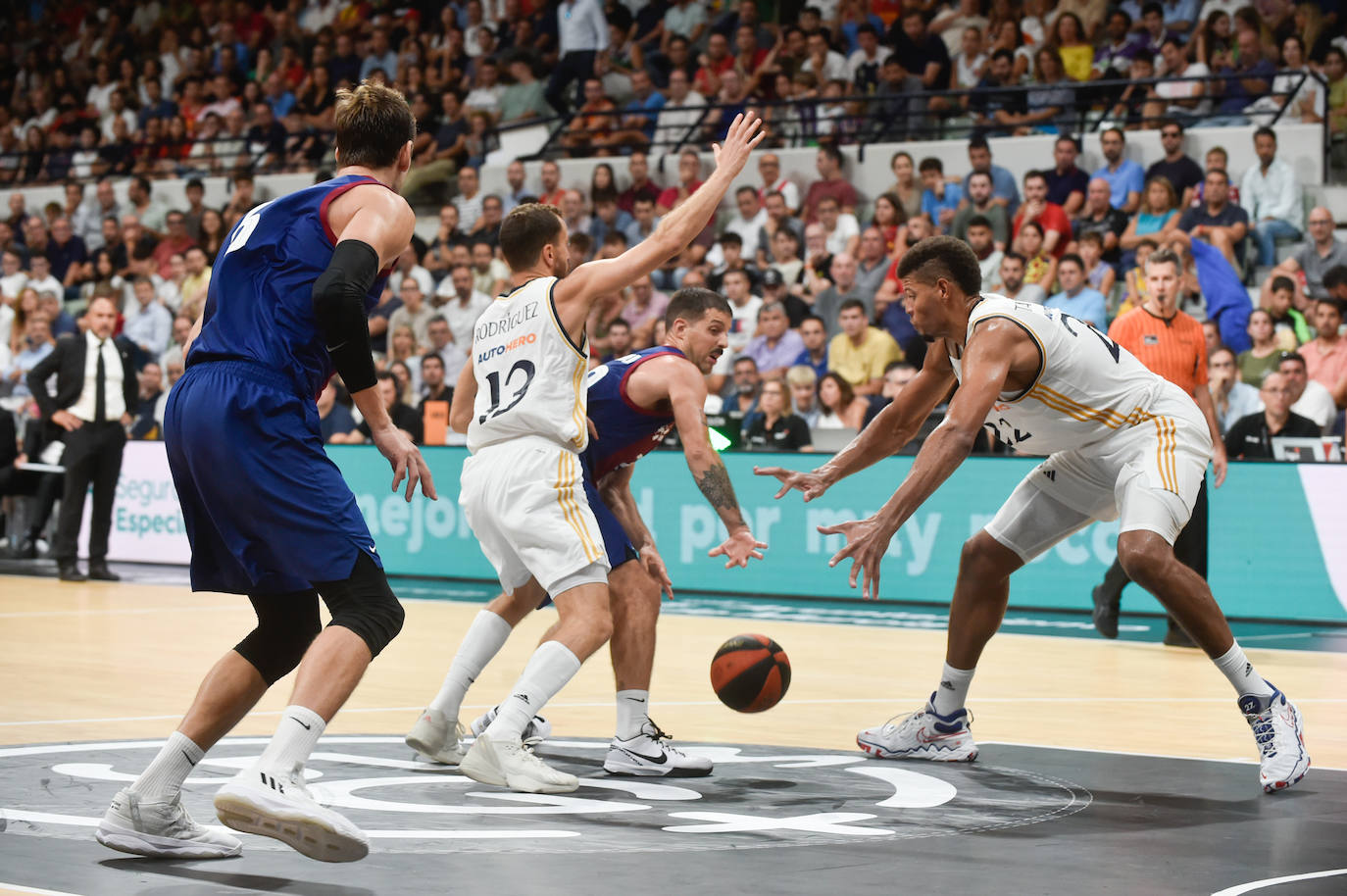 La victoria del Madrid ante el Barcelona en la Supercopa, en imágenes