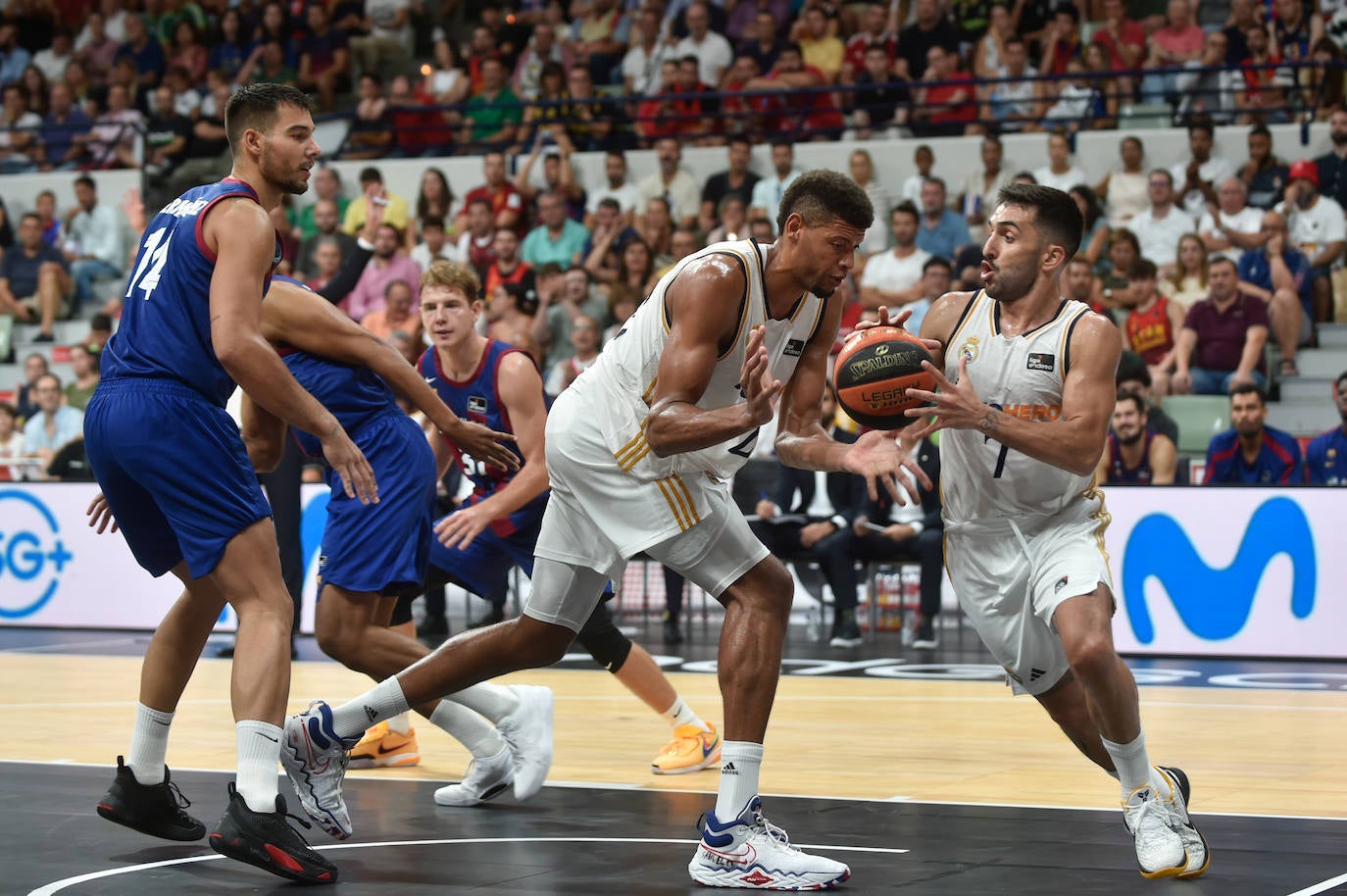 La victoria del Madrid ante el Barcelona en la Supercopa, en imágenes