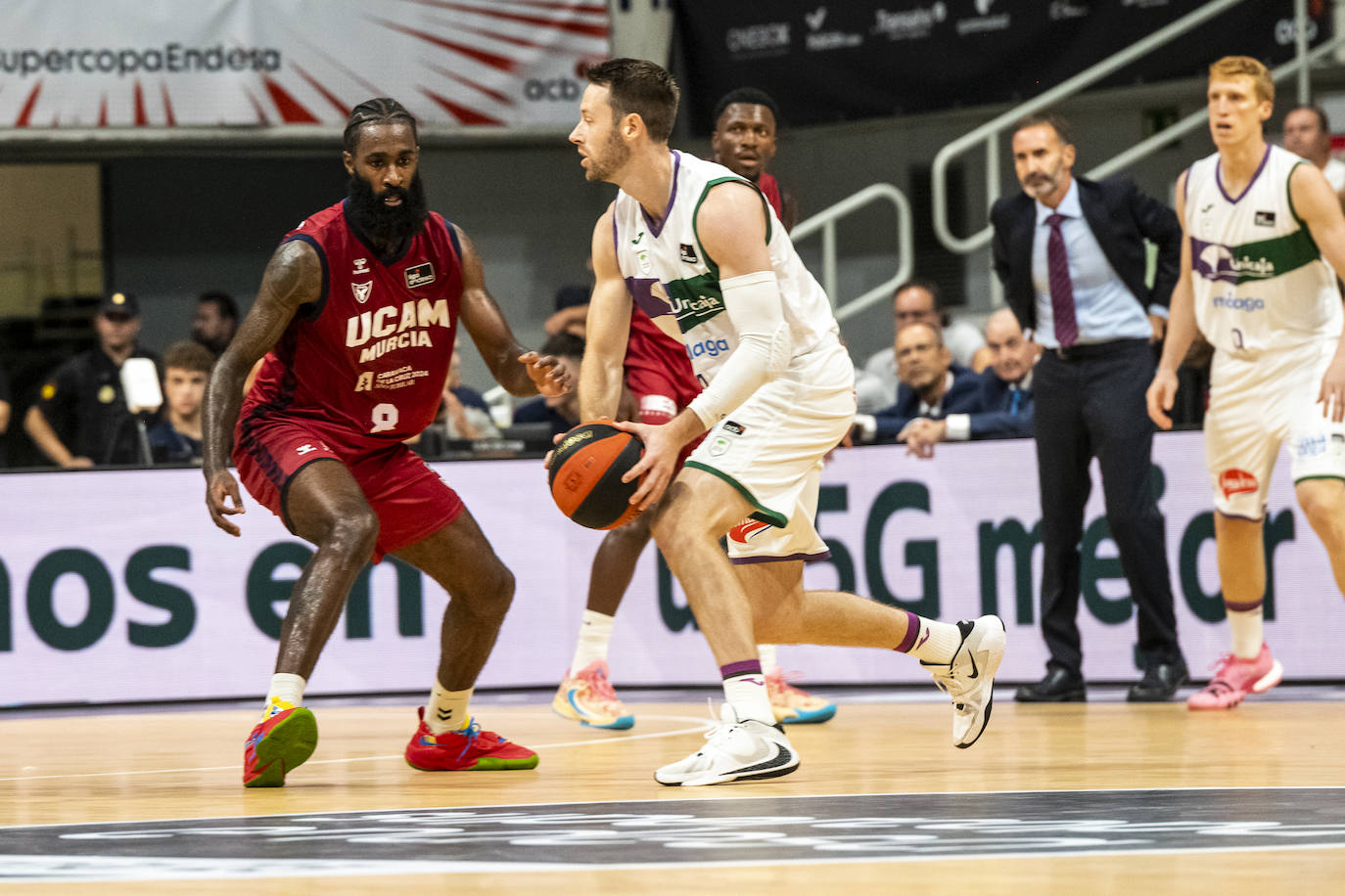 La derrota del UCAM Murcia ante Unicaja en las semifinales de la Supercopa, en imágenes