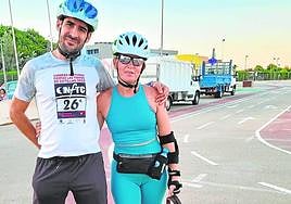 Paula Pasqual, con su entrenador, Luis Egea, y la perra 'Laly'.