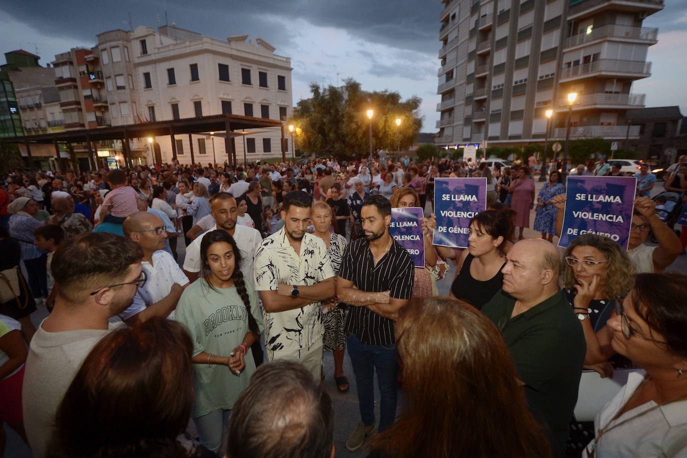 Las imágenes de la concentración en Cieza en recuerdo de Hanane