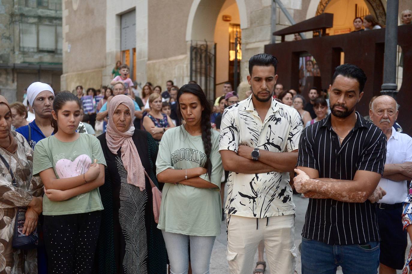 Las imágenes de la concentración en Cieza en recuerdo de Hanane