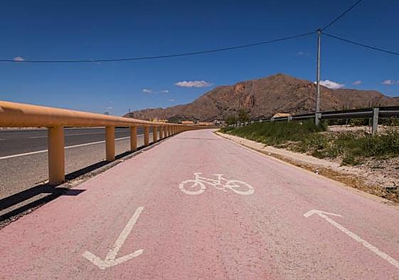 Carril bici en la pedanía oriolana de La Campaneta.