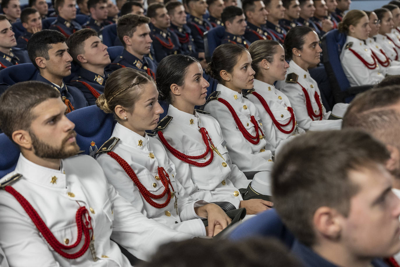 La visita de la ministra Robles a la inauguración del curso académico de la AGA, en imágenes