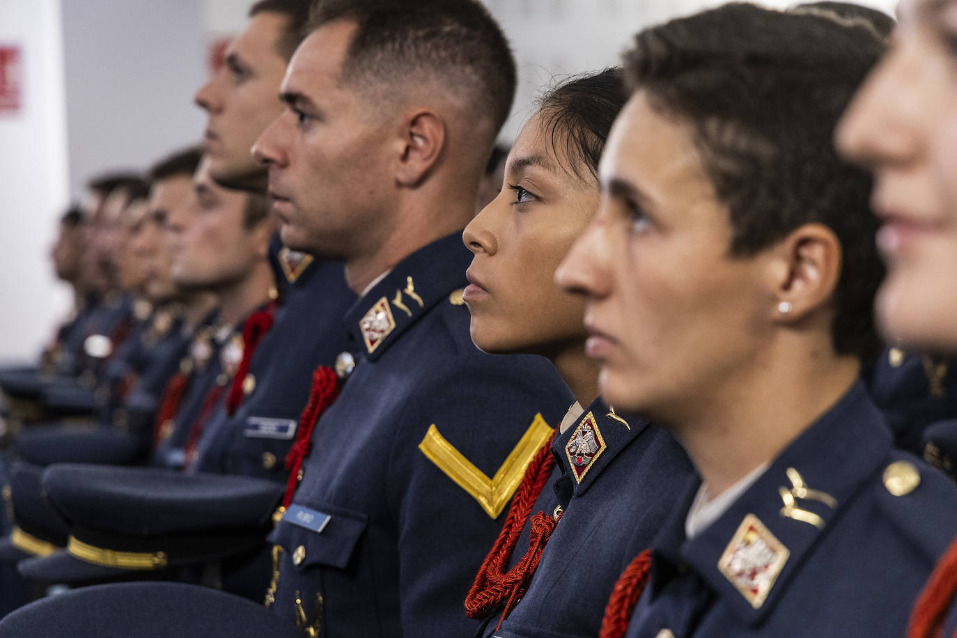 La visita de la ministra Robles a la inauguración del curso académico de la AGA, en imágenes