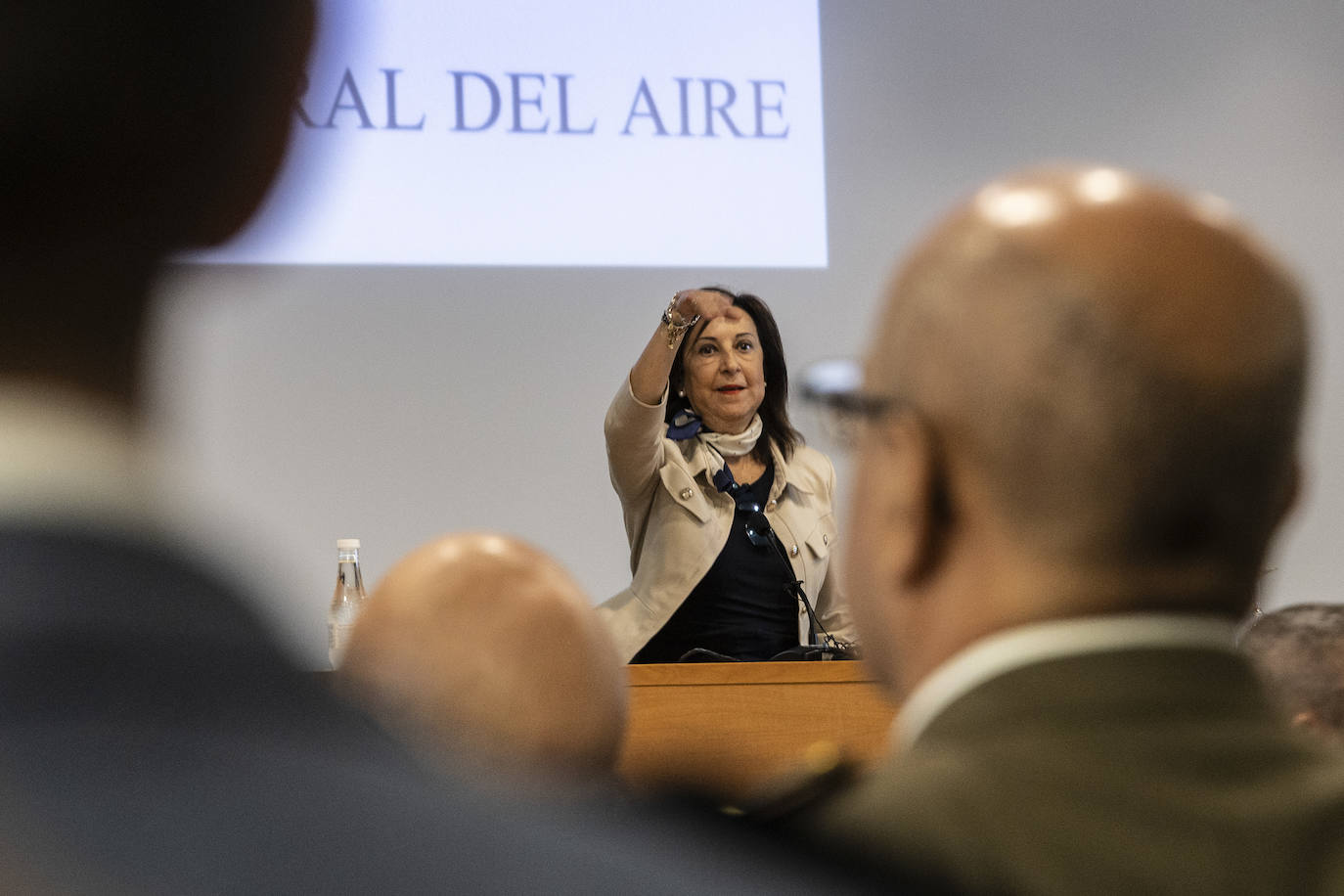 La visita de la ministra Robles a la inauguración del curso académico de la AGA, en imágenes