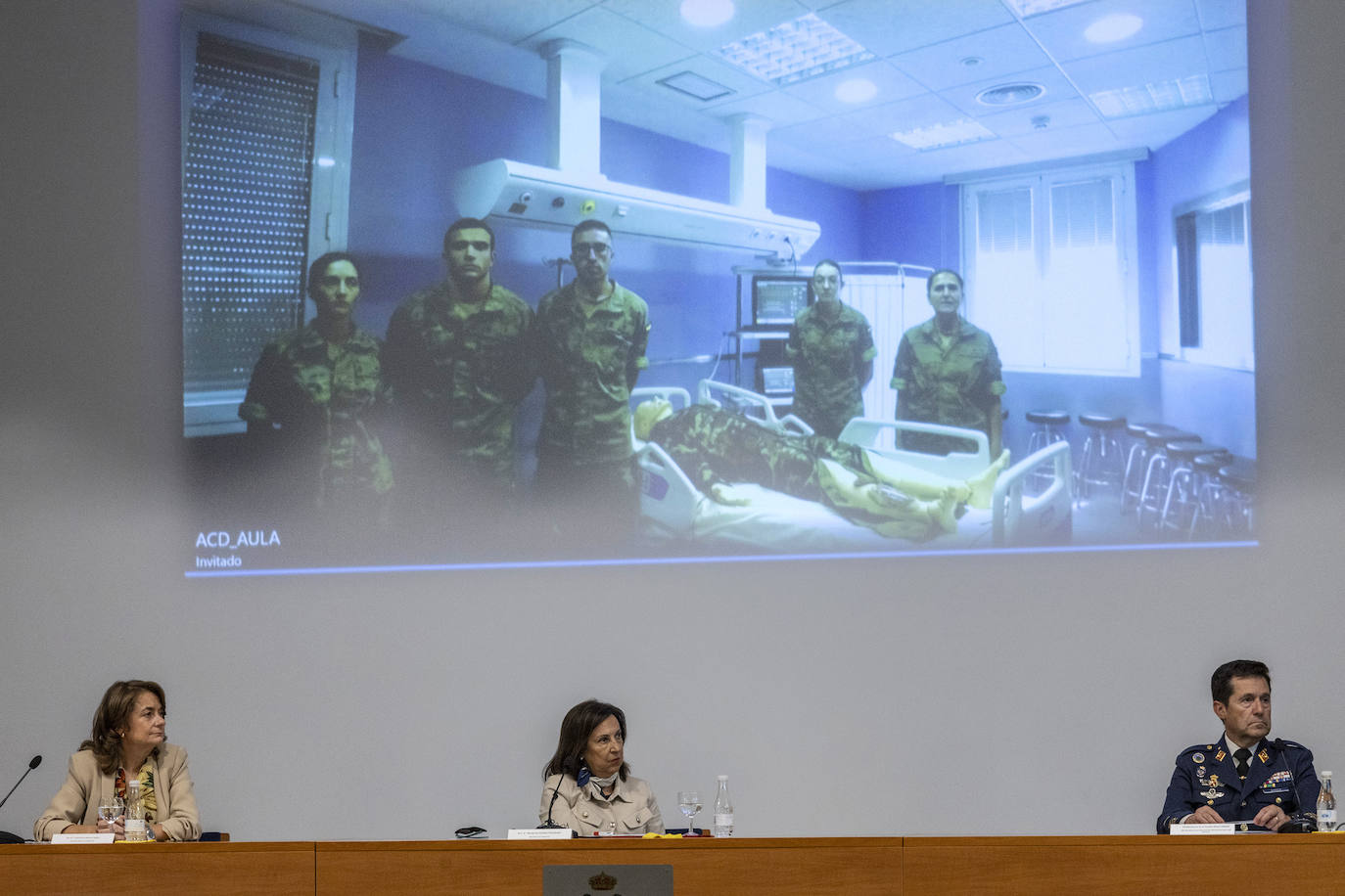 La visita de la ministra Robles a la inauguración del curso académico de la AGA, en imágenes