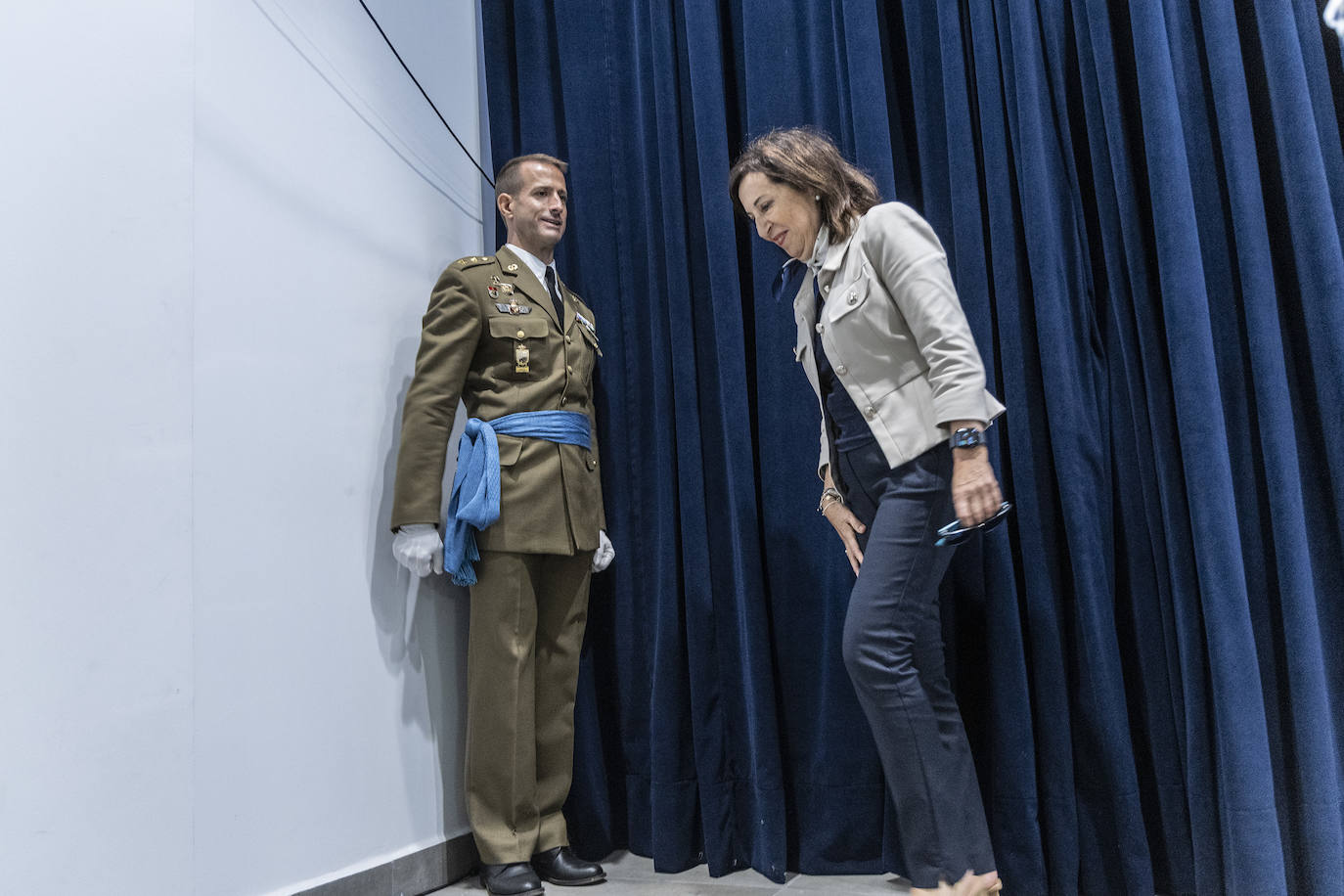 La visita de la ministra Robles a la inauguración del curso académico de la AGA, en imágenes