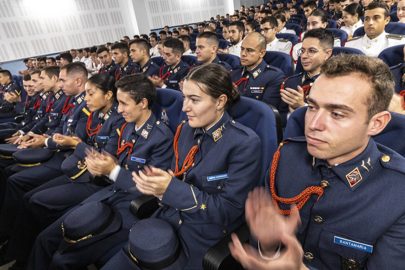 La visita de la ministra Robles a la inauguración del curso académico de la AGA, en imágenes