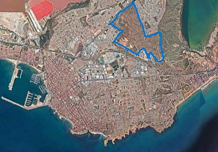 Vista aérea de Torrevieja con La Hoya delimitada.