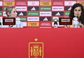 A la izquierda, Patricia Pérez, jefa de prensa de la Federación, junto a Montse Tomé.