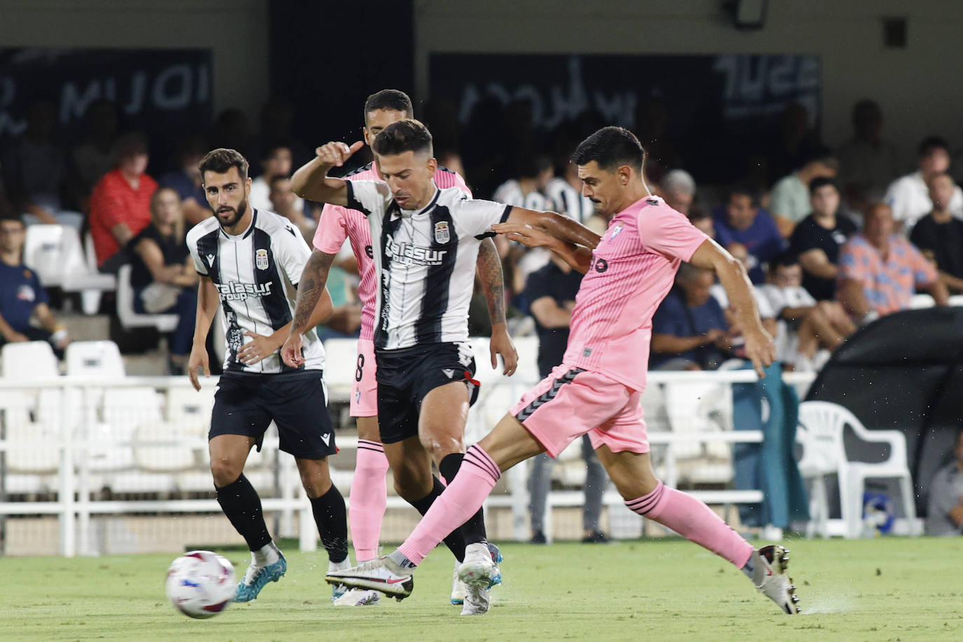 El partido del Cartagena frente al Eibar, en imágenes