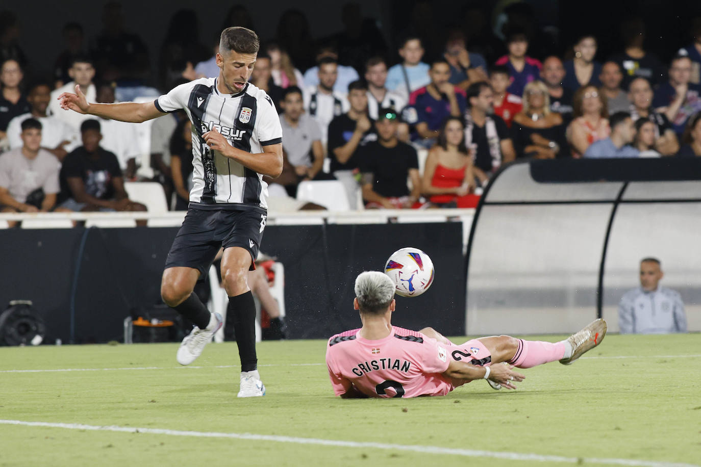 El partido del Cartagena frente al Eibar, en imágenes