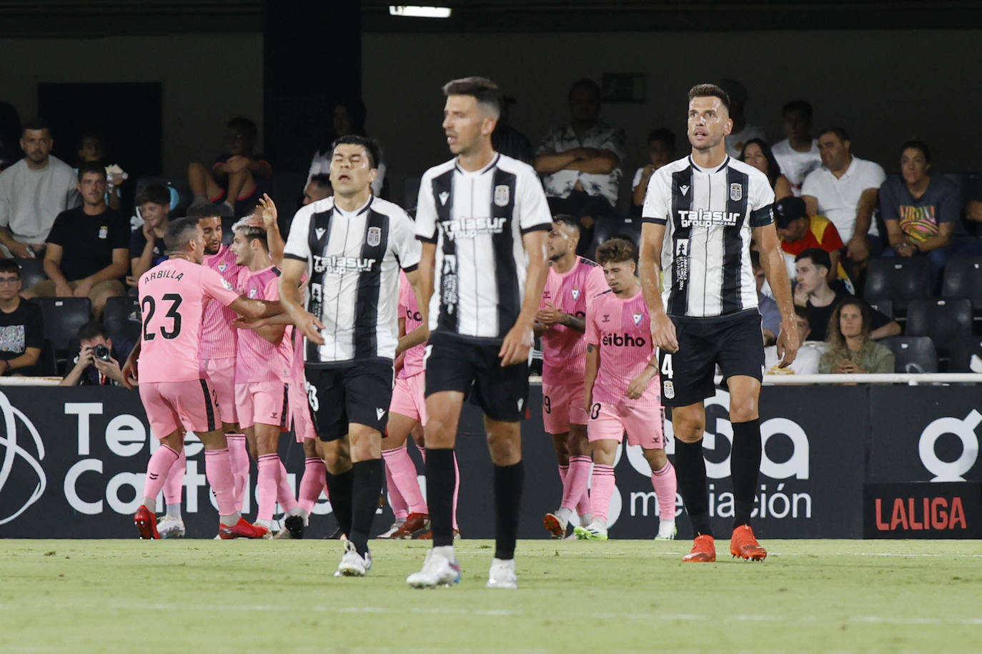 El partido del Cartagena frente al Eibar, en imágenes
