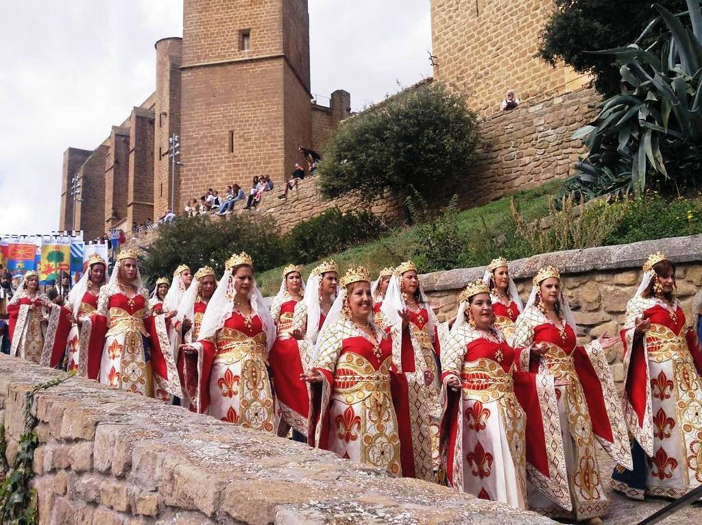 Caballeros y Damas de Navarra brillan en las Fiestas Medievales de Artajona