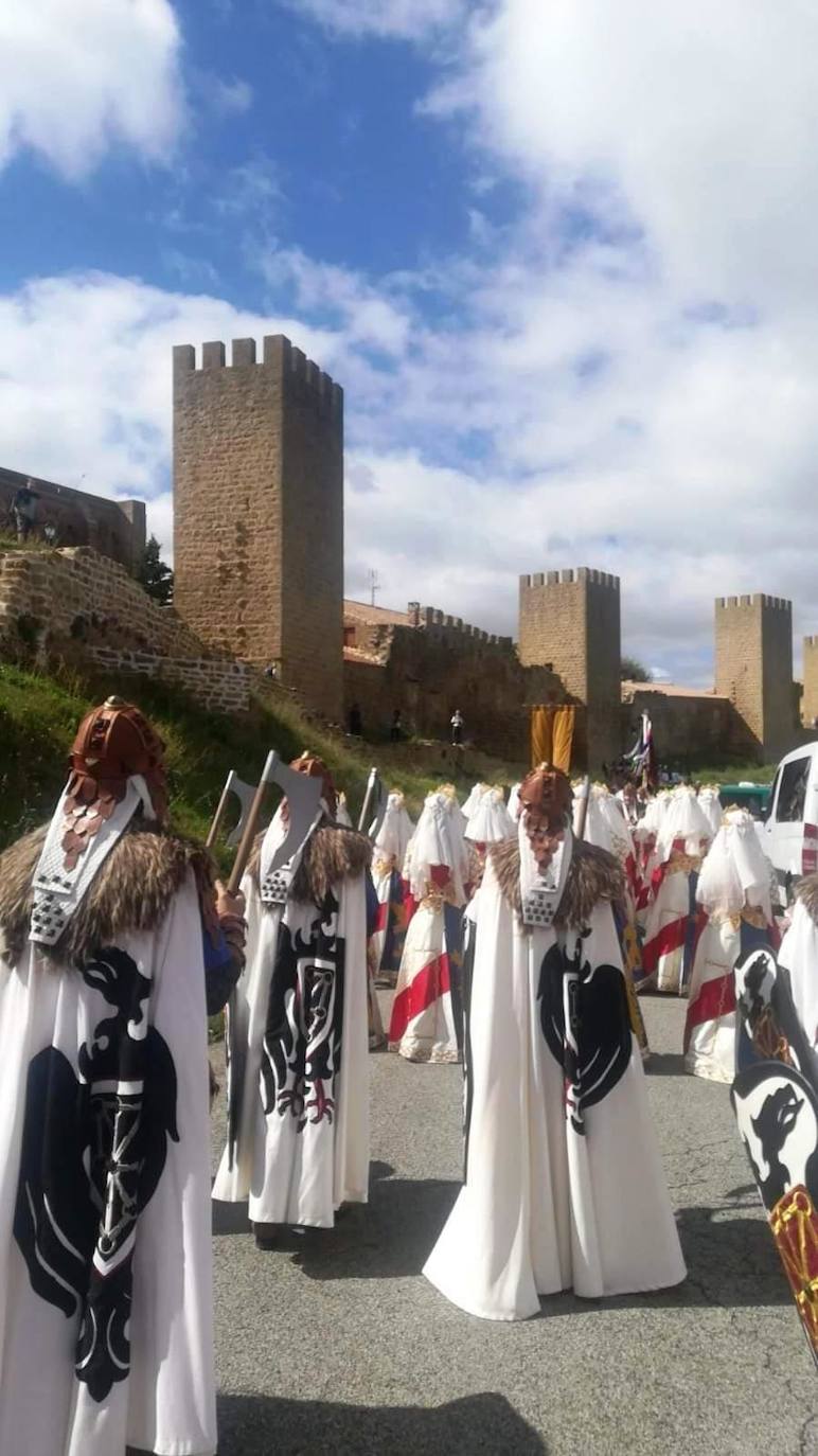 Caballeros y Damas de Navarra brillan en las Fiestas Medievales de Artajona