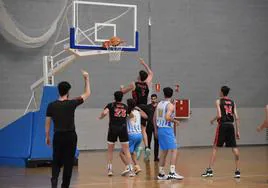 Los jugadores, durante uno de los partidos celebrados en los Juegos Deportivos del Guadalentín.