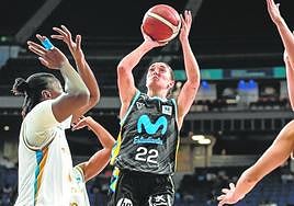 Diarra, Bettencourt y Arrojo intentan evitar el tiro de Camilion.