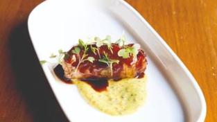 Rulito de Pato: rollo de confit de pato.