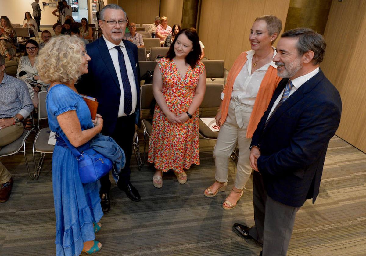 María Redonda, Alfonso Hernández, Nuria Nicolás, Ofelia Buendía y Francisco Jiménez, este martes, en el hotel Agalia.