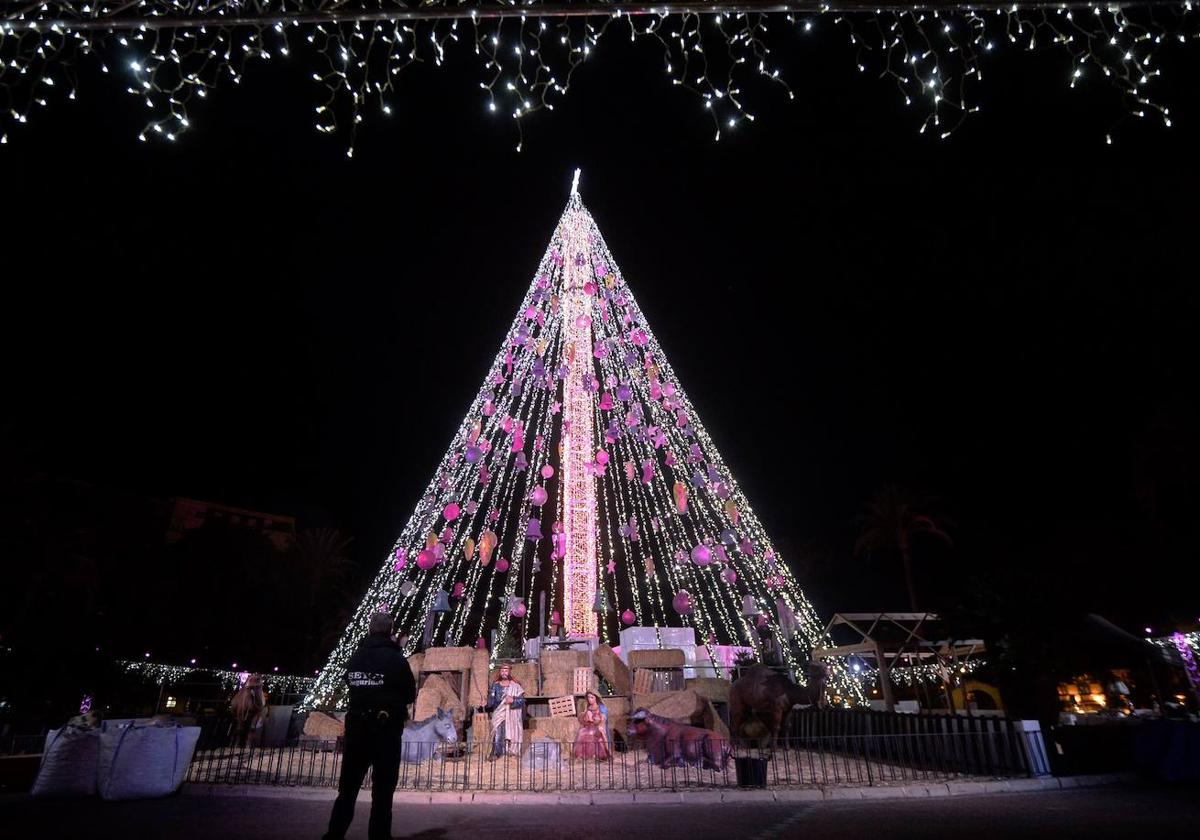 El árbol de Navidad de la plaza Circular, en el año 2017.