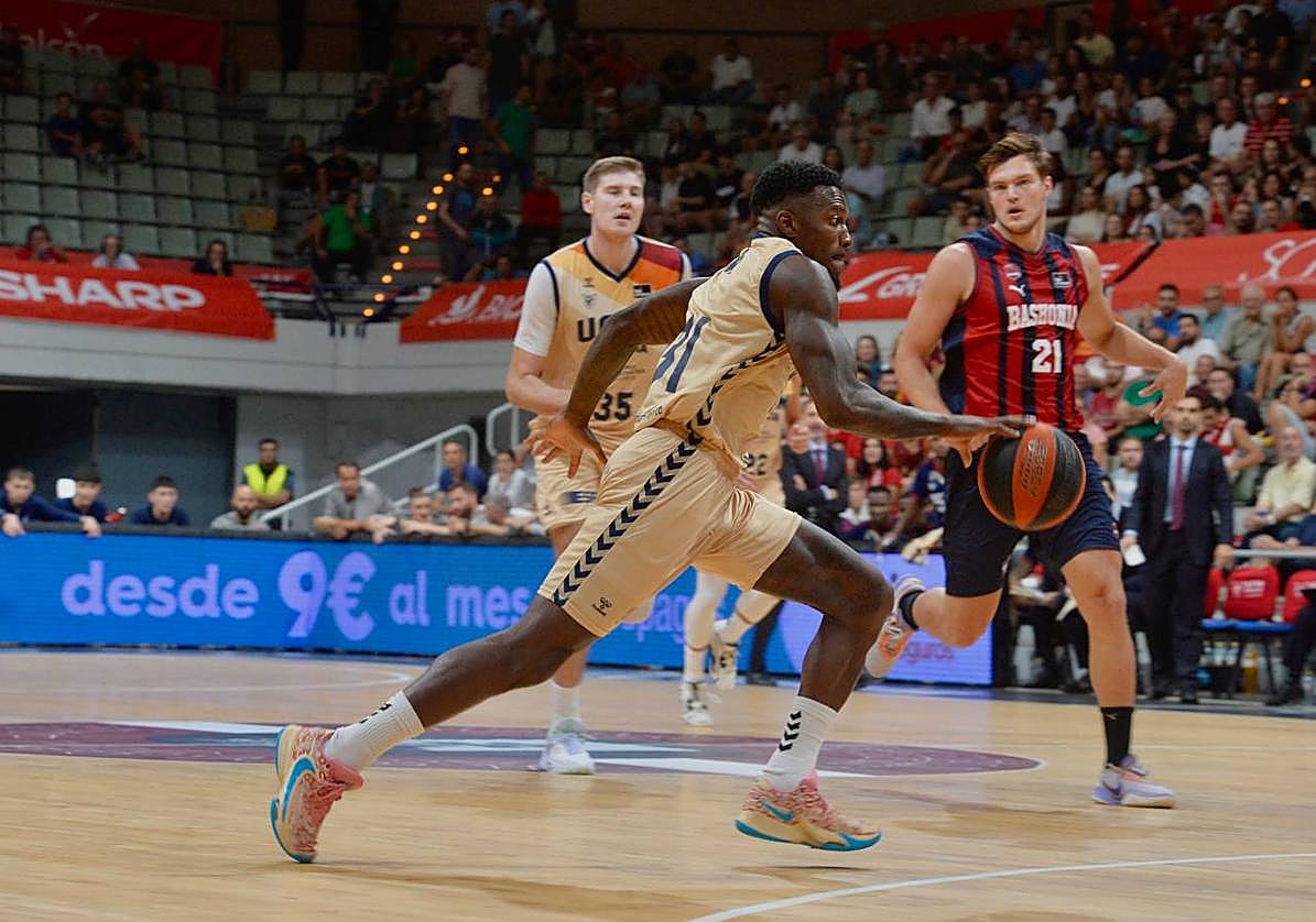 El UCAM es superior a todo un Baskonia y declara intenciones ante la Liga Endesa
