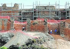 Vista del recinto sur del Castillejo de Monteagudo, donde se realizan obras de consolidación de la muralla.