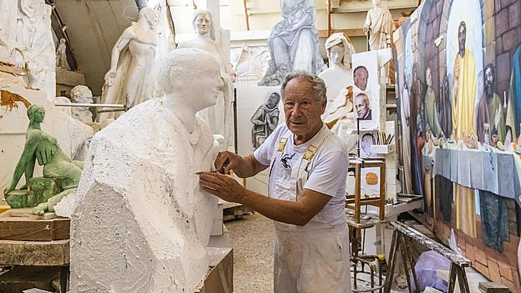 Anastasio Martínez, heredero de una mítica saga de escultores murcianos: «Yo soy historia. Lo dicen los libros y lo dice mi obra»
