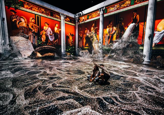 En la muestra en Matadero se pueden contemplar los frescos de la Villa de los Misterios o las calles de Pompeya, tener una vista panorámica del Vesubio y, en sala de metaverso, caminar e interactuar con el espacio.