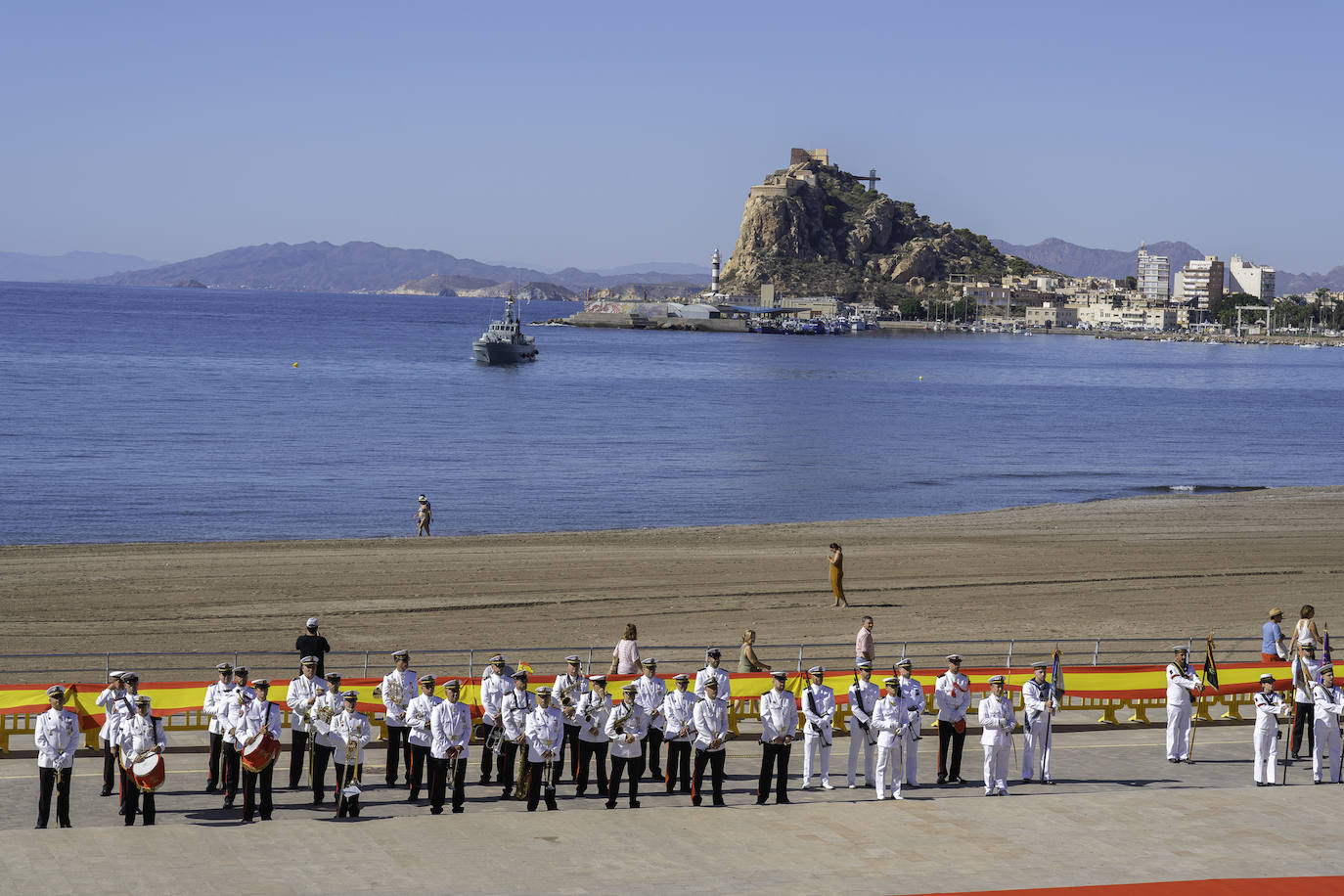 Las imágenes de la jura de bandera para civiles en Águilas