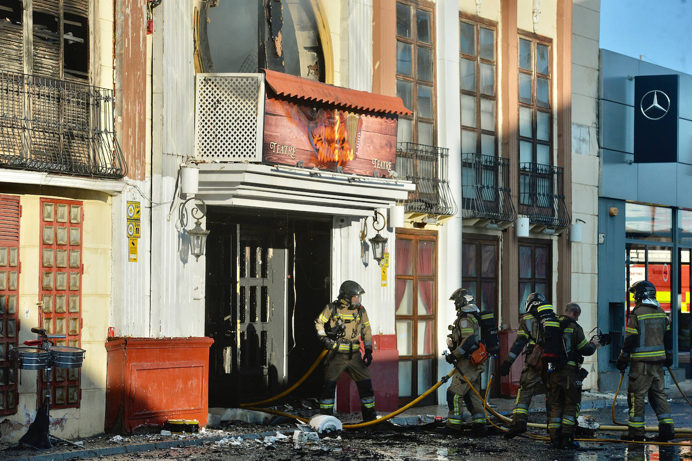 El incendio de tres discotecas de Murcia, en imágenes