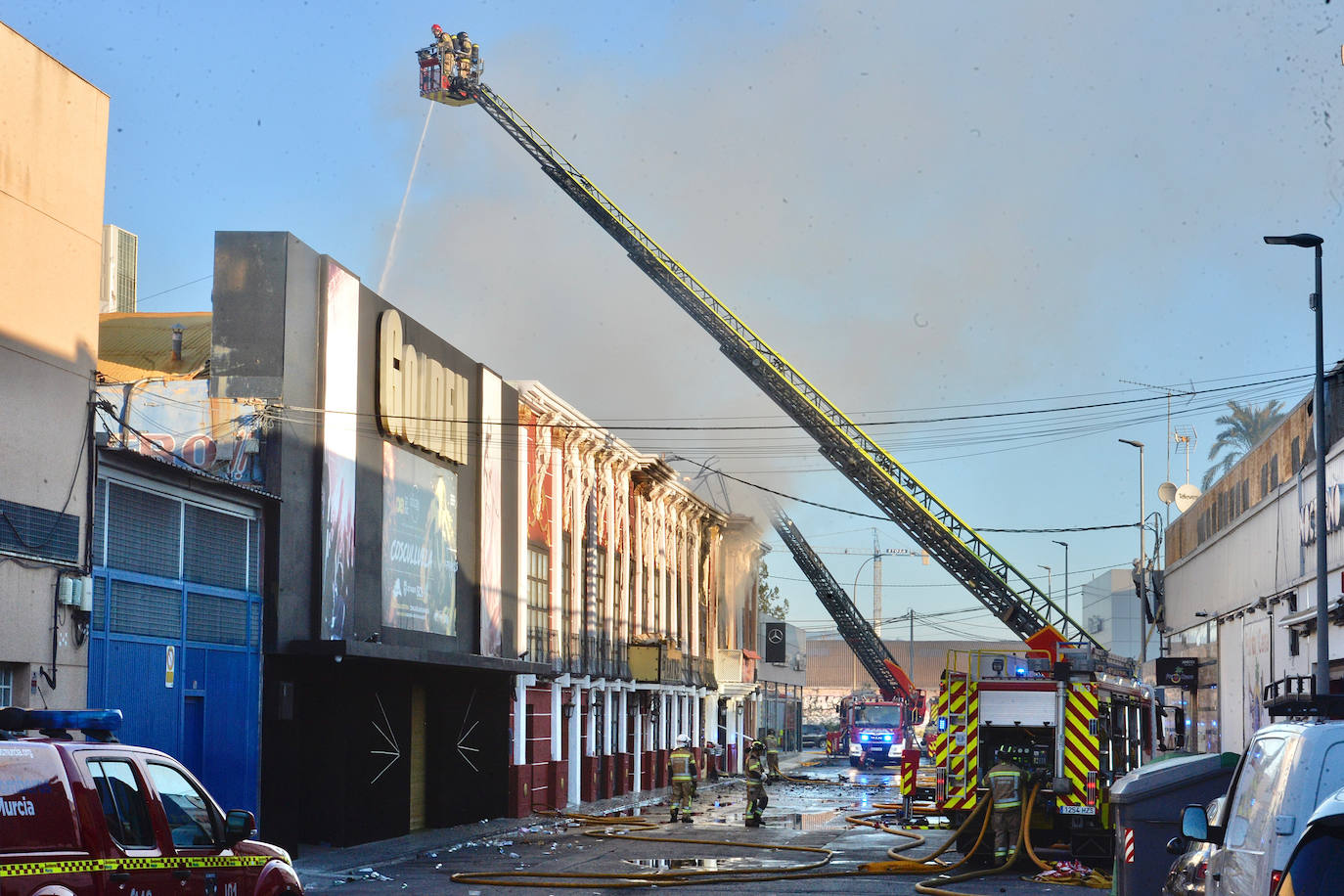 El incendio de tres discotecas de Murcia, en imágenes