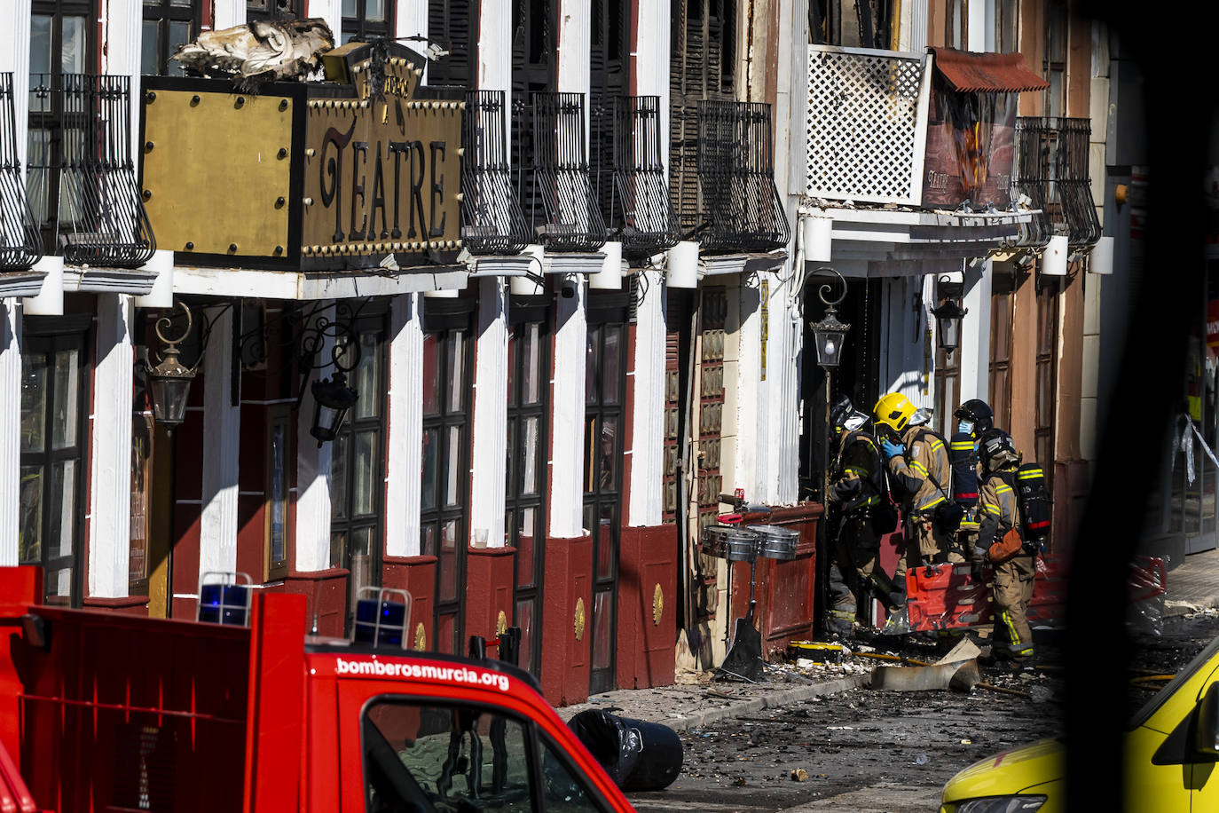 El incendio de tres discotecas de Murcia, en imágenes
